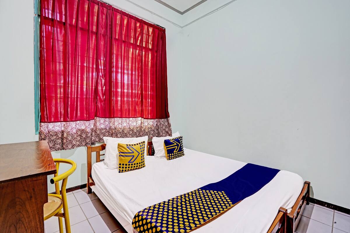 Double Room | Desk, free WiFi, bed sheets