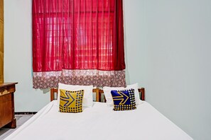 Habitación doble | Escritorio, wifi gratis y ropa de cama 