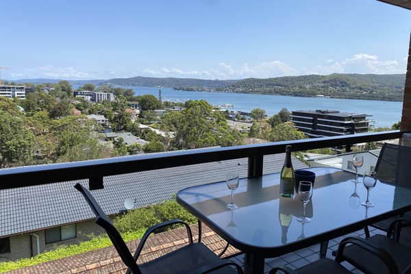Enjoy Picturesque water views from the balcony sit back enjoy a glass of wine 🍷