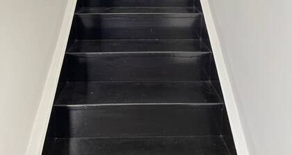 Nearby beaches. Stunning front & back yard. Super close to shops.