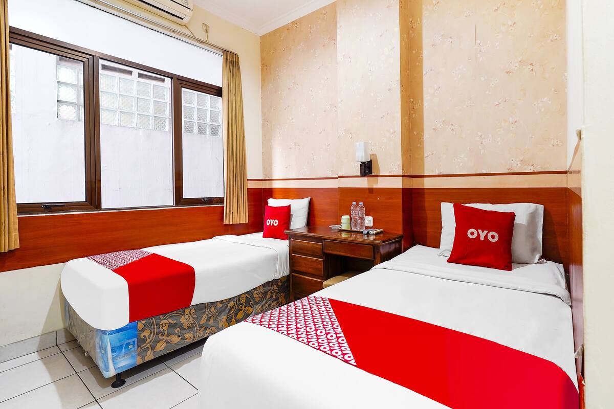 Free WiFi, bed sheets