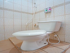 Shower, rainfall showerhead, towels, toilet paper