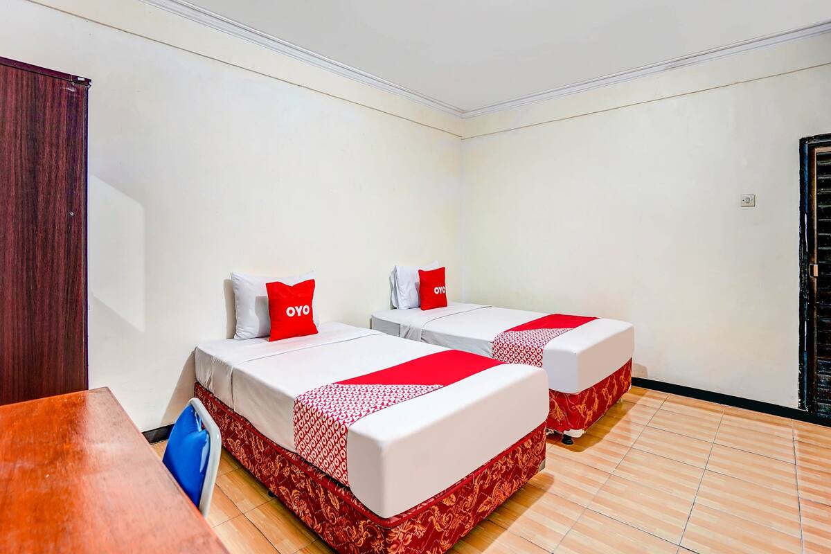 Desk, free WiFi, bed sheets