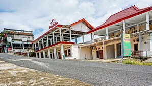 Front of property - OYO Life 92021 Dua Putra Homestay Klayar (Sendang)