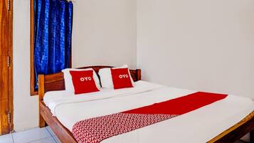 Kamar Double Ekonomi | Meja kerja, Wi-Fi gratis, dan seprai linen