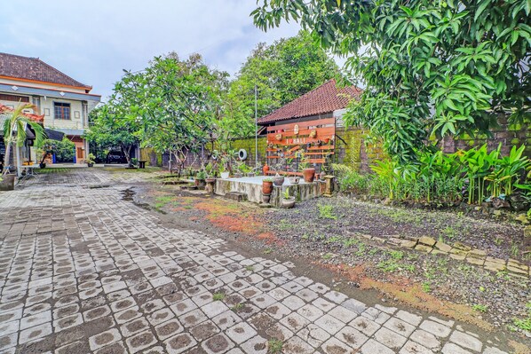 Vista frontal de la propiedad