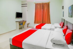 Escritorio, wifi gratis y ropa de cama 