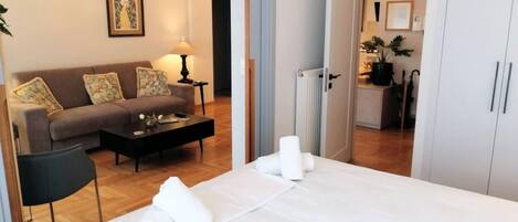 2 عدّة غرف نوم وخدمة الإنترنت