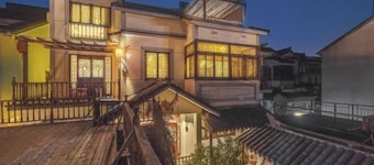 Yuyantang Riverside Courtyard Boutique Inn