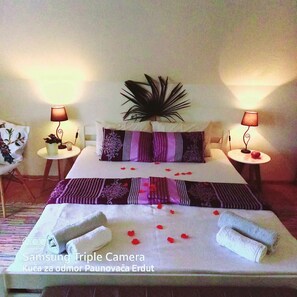 Maison (Two Bedroom Holiday Home)