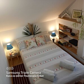Maison (Two Bedroom Holiday Home)