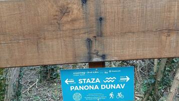 A directional sign for Panona Dunav with arrows pointing to Erdut and Stazom.