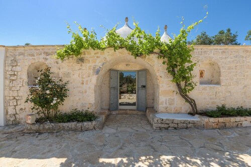 Trullo Cecapesce con Piscina by Wonderful Italy