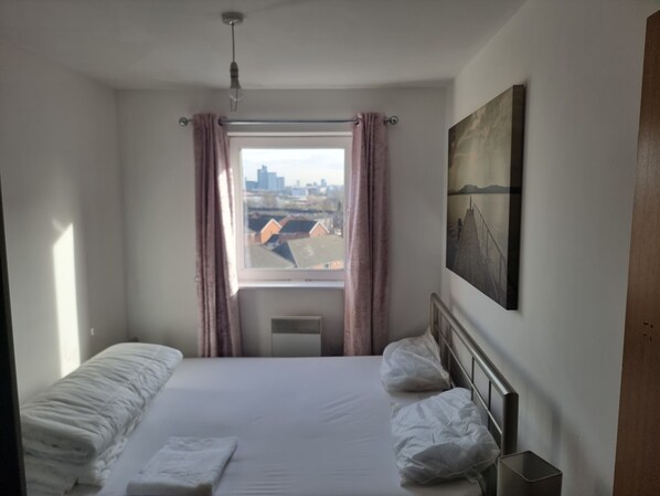 Room - Impeccable 2-bed Apartment in Salford (Salford)