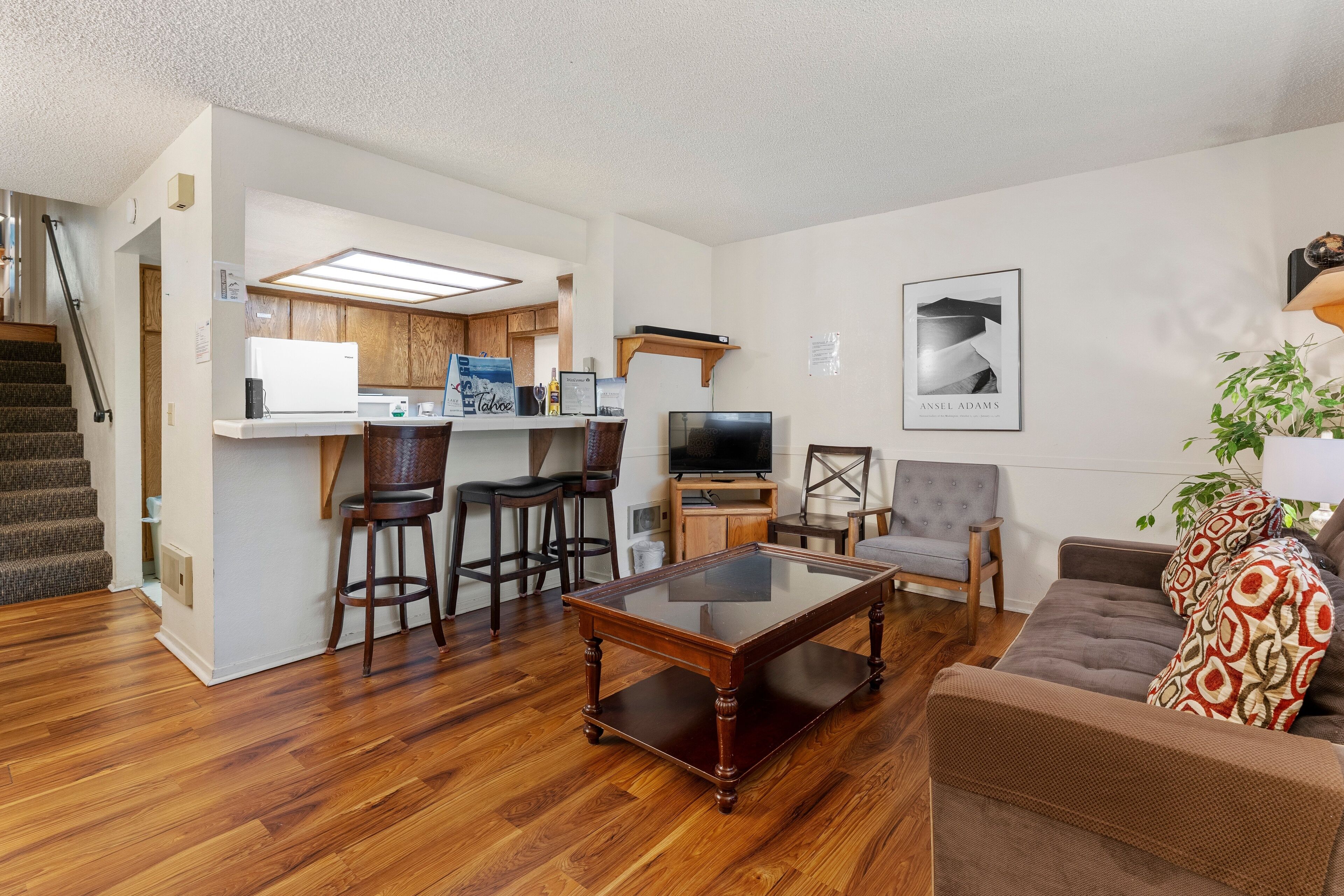 Condo, 2 Bedrooms | Living area