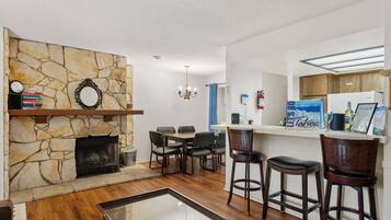 Appartamento, 2 camere da letto | Ristoranti