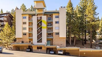 Condo, 2 quartos | Fachada