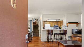 Condo, 2 quartos | Parte interna