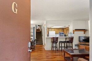 Condo, 2 quartos | Parte interna