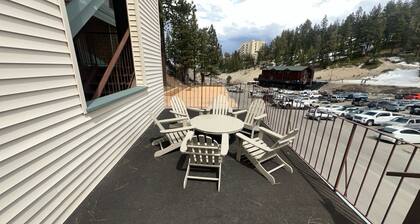 Heavenly Chairview Condo 2 Bedroom Home by RedAwning