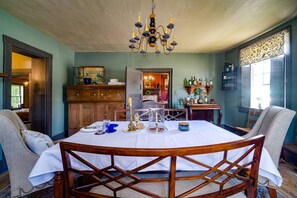 House, 2 Bedrooms, Microwave | Dining