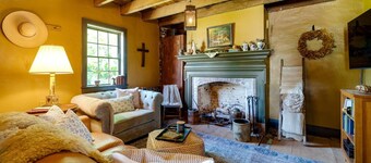 Cumberland House - A Cozy Historical Stay