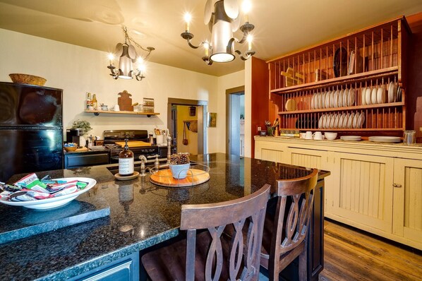 House, 2 Bedrooms, Microwave | Interior