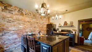 House, 2 Bedrooms, Microwave | Dining