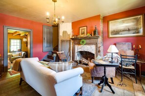 House, 2 Bedrooms, Microwave | Living room