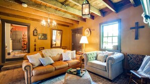 House, 2 Bedrooms, Microwave | Living area