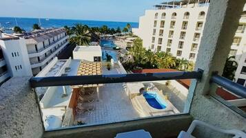 Condo, 1 Bedroom, Accessible, Smoking | Balcony