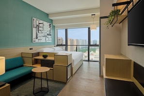 Down comforters, free minibar, in-room safe, blackout drapes