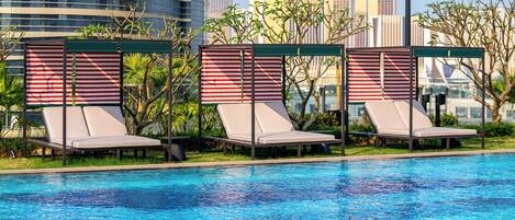 Kolam renang outdoor musiman