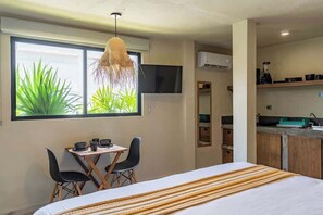 Silitysrauta/-lauta, Wi-Fi, vuodevaatteet