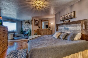 Signature Cabin, 2 Bedrooms, Balcony, Mountain View | 2 bedrooms, individually decorated, individually furnished, desk - 2 Master Suites _ Phenomenal Views - Alpine Summit (Gatlinburg)