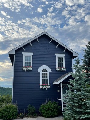 Exterior - 2 Master Suites _ Phenomenal Views - Alpine Summit (Gatlinburg)