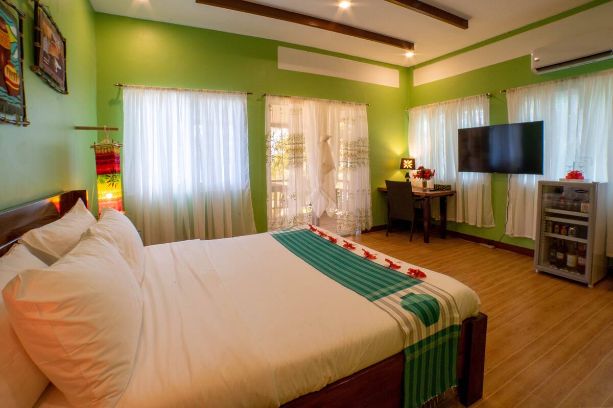 Chambre Double, balcon, vue plage | Coffres-forts dans les chambres, Wi-Fi gratuit