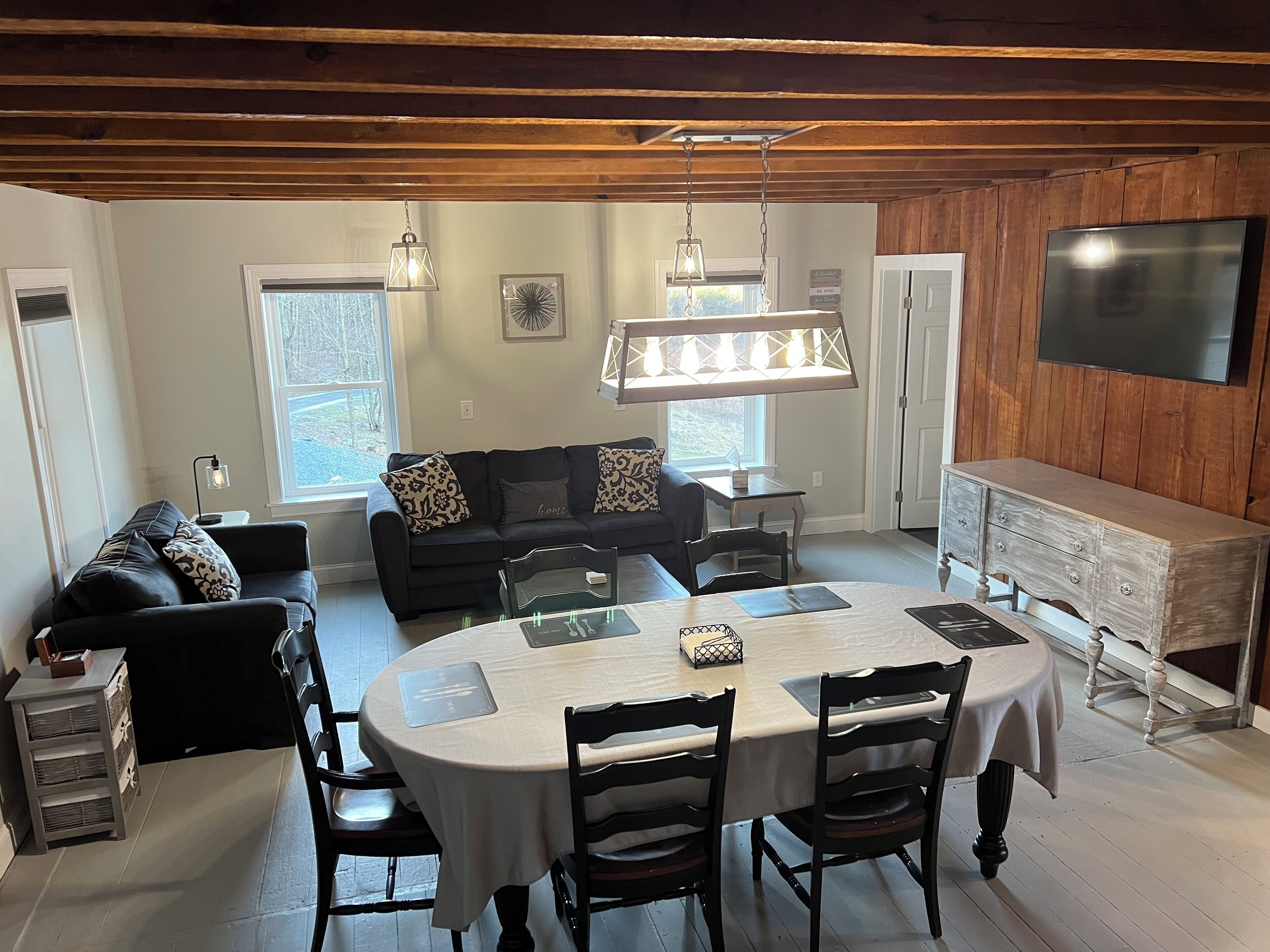 Family Suite, 2 Bedrooms, 2 Bathrooms (Upper Suite) | Living area