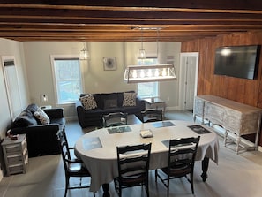 Familien-Suite, 2 Schlafzimmer, 2 Bäder (Upper Suite) | Wohnbereich