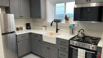 Deluxe Studio, 1 Bedroom, Kitchen (Large Studio) | Private kitchen | Coffee/tea maker