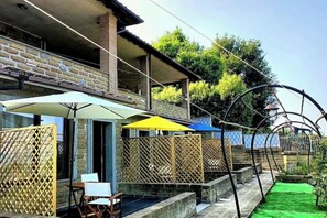 Outdoor dining - La Rosa - Romantic lake view apartment (Trevignano Romano)