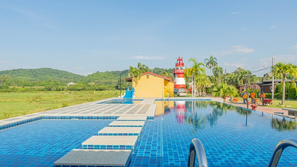 Pool - Apinya Resort Bangsarey (Sattahip)
