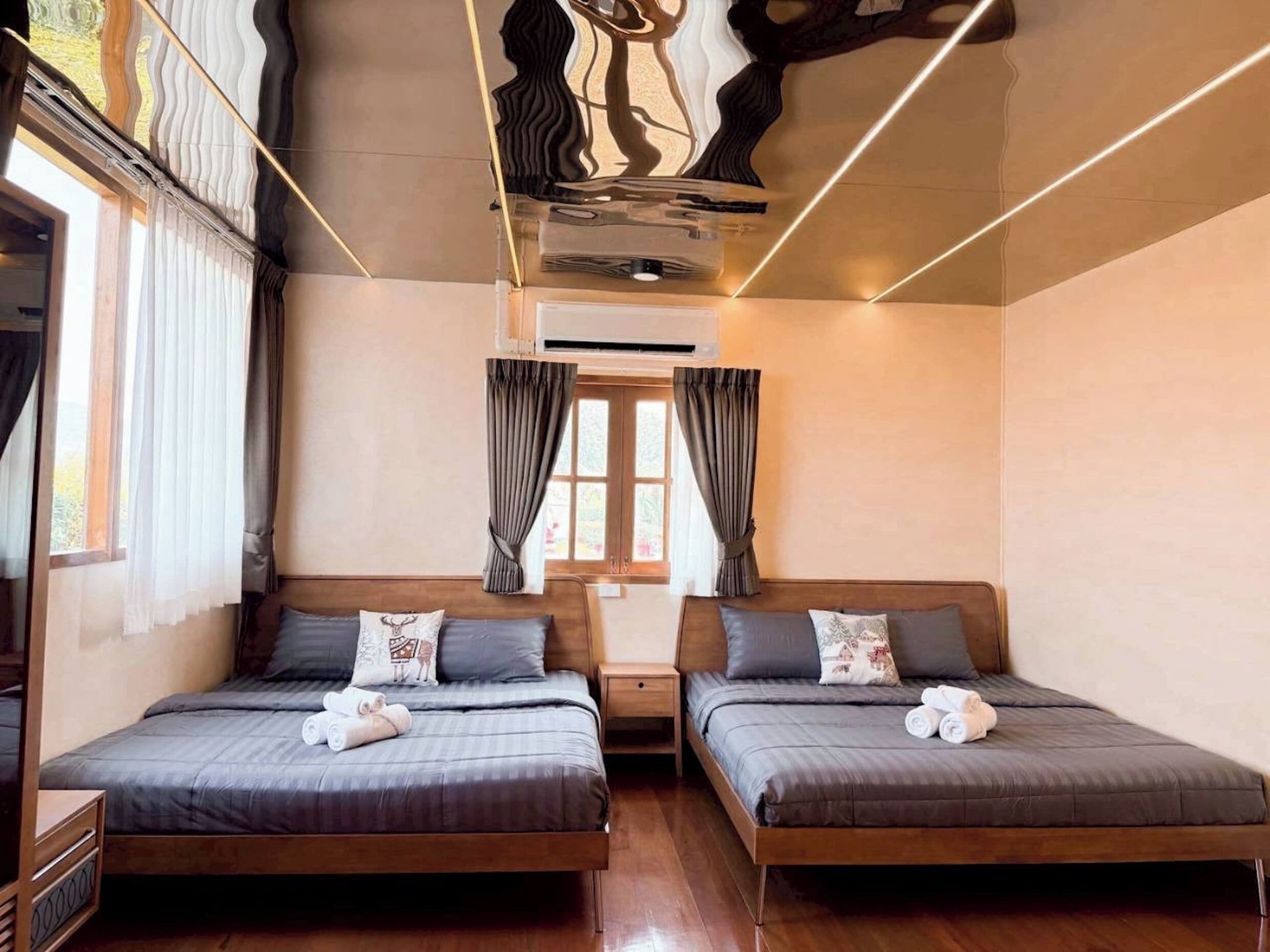 Villa with Mountain View | Desk, free WiFi, bed sheets, wheelchair access