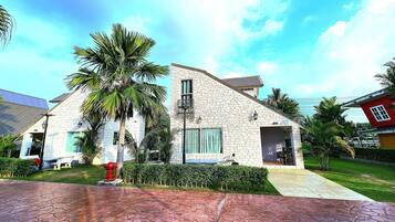 Desk, free WiFi, bed sheets, wheelchair access