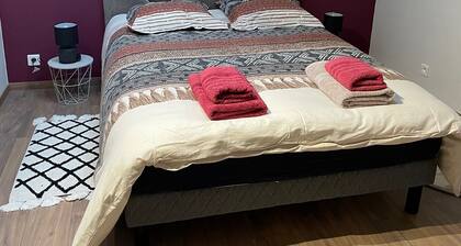 Restored former sheepfold, bucolic setting, Pets welcome