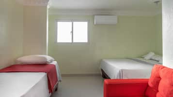 1 habitación, tabla de planchar con plancha, wifi y ropa de cama