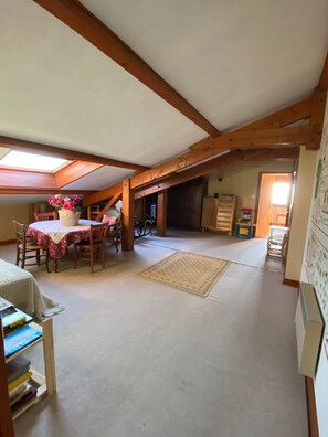 Interior - House for 2 to 12 people, residential area (Thiers)