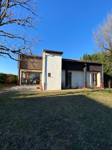 House for 2 to 12 people, residential area