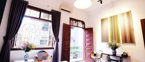 5 عدّة غرف نوم وواي فاي وملاءات أسرّة