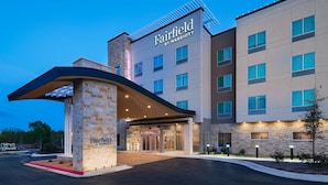 A Fairfield by Marriott hotel with a modern design, featuring a stone facade, multiple floors, and a covered entrance. - Fairfield Inn & Suites By Marriott Austin Georgetown (Georgetown)